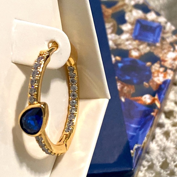 Bomb party, September 2024 earring - Picture 2 of 3